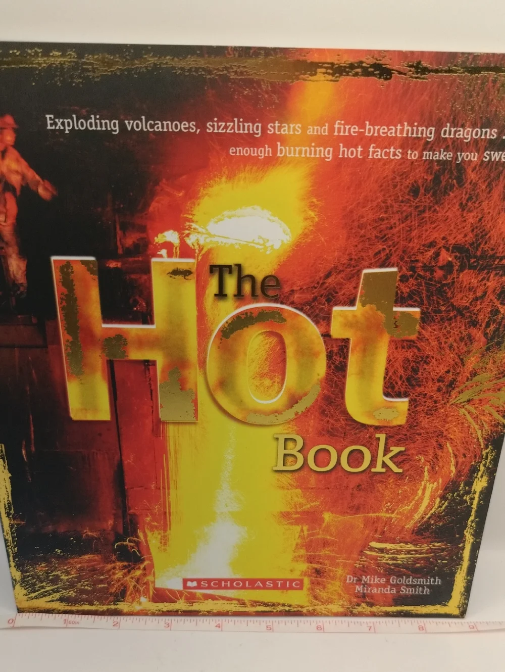 The Hot Book / The Cold Book Scholastic 2015, Ages 7+ STEM, 2 Books In 1